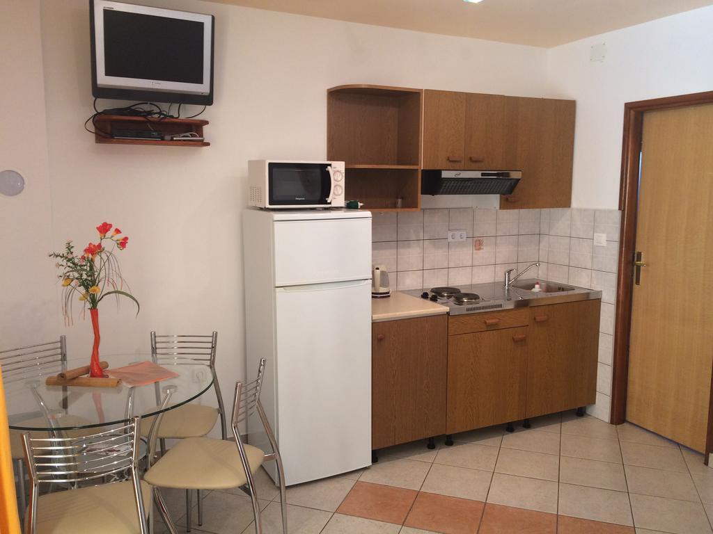 Apartment Kolundzic Novi Vinodolski Room photo