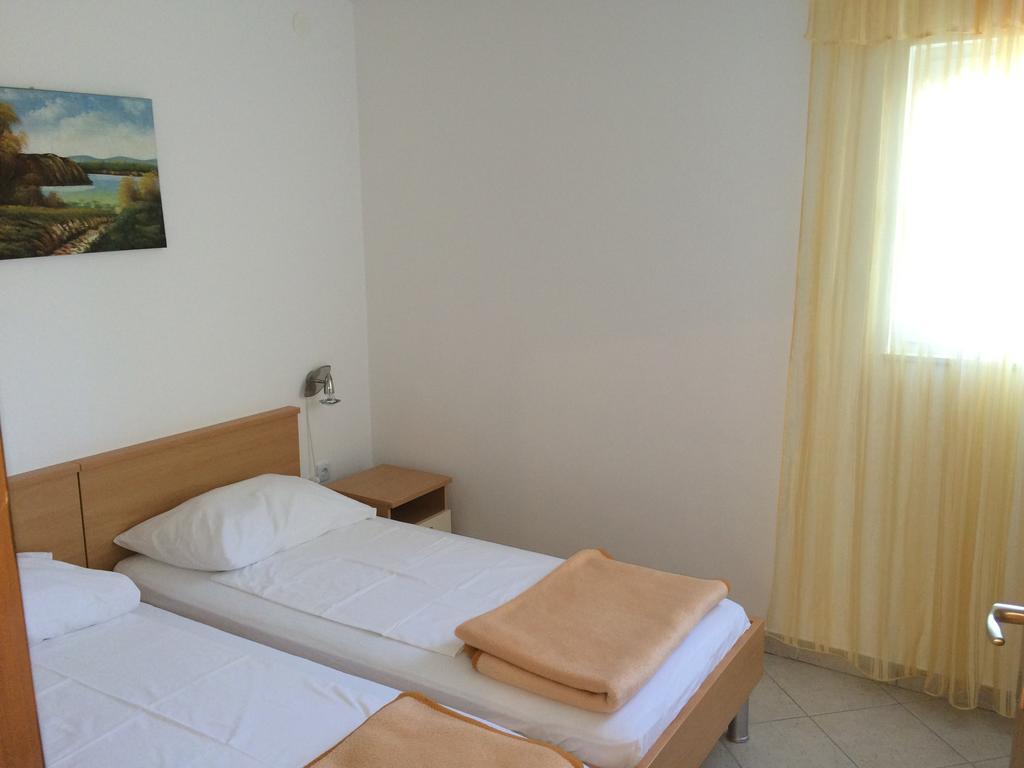 Apartment Kolundzic Novi Vinodolski Room photo
